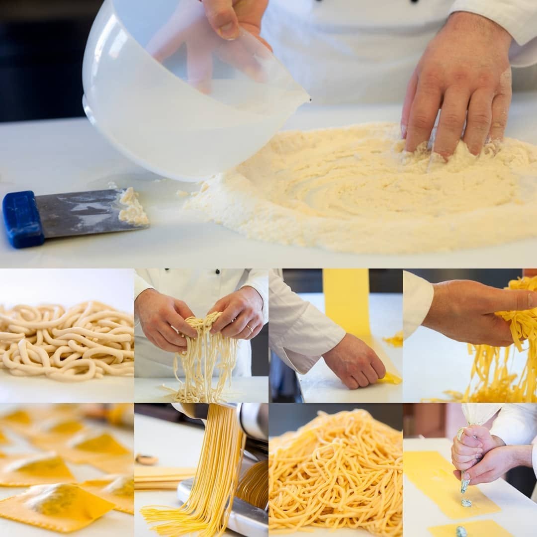 Le fasi della preparazione della pasta fresca nella cucina del ristorante